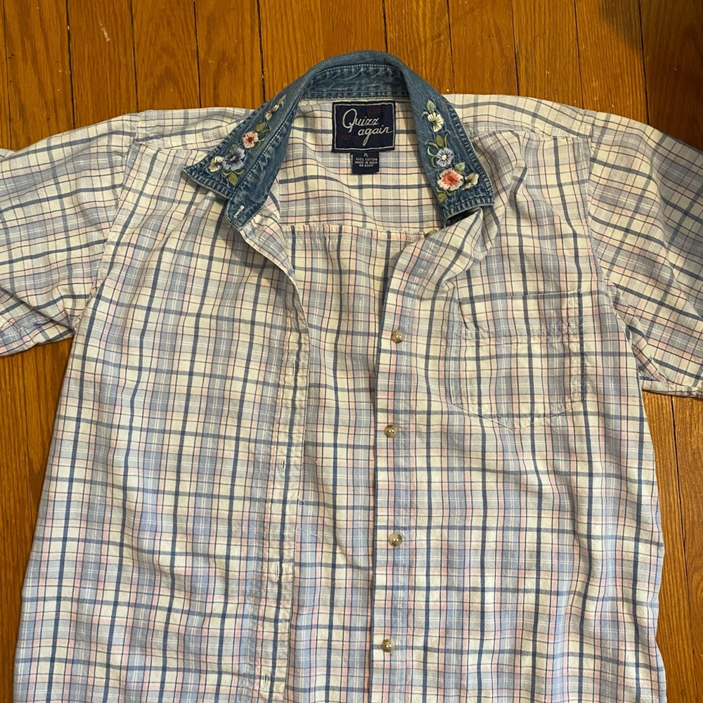 🌸🌞Vintage Button Down Shirt With Embroidered Flowers!🌞🌸